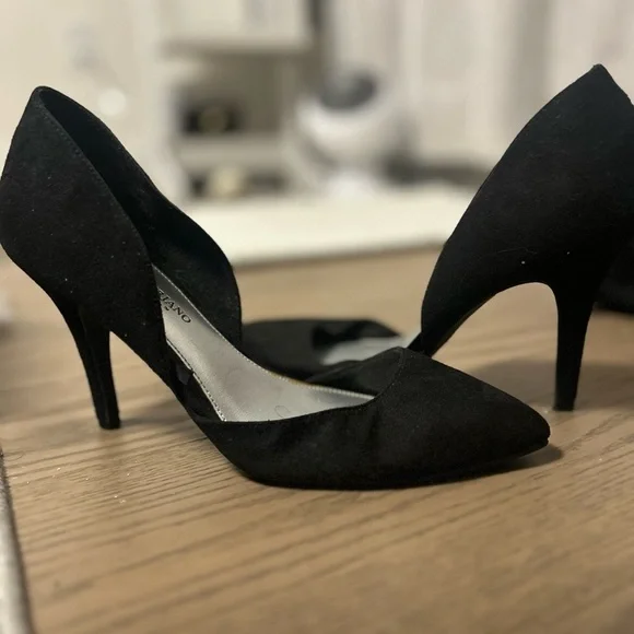 Christian Siriano Black Pointed Heels - Picture 2 of 4